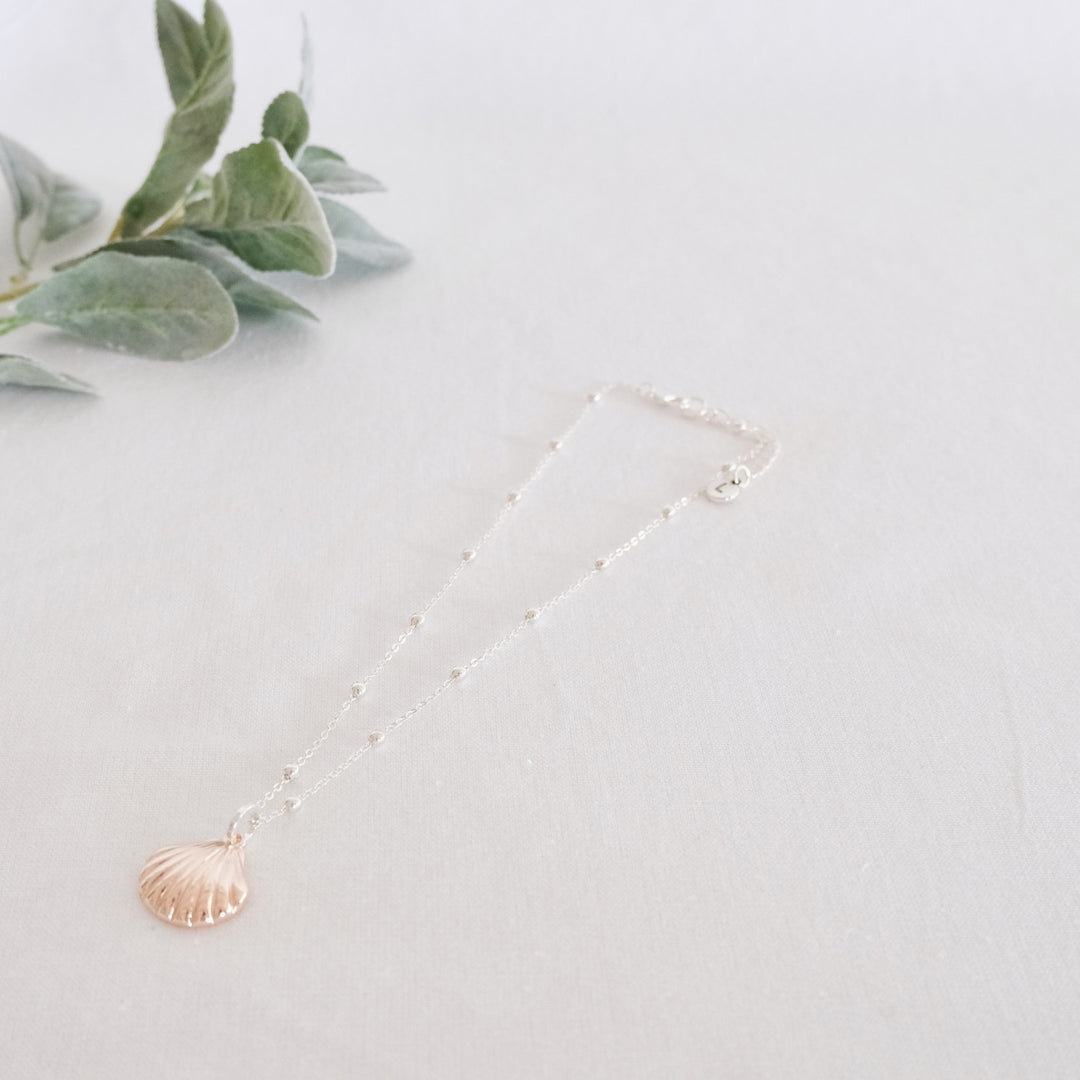 Short Mixed Shell Pendant Necklace