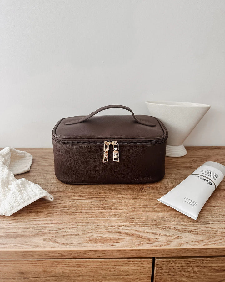 Baby Hepburn Cosmetic Case Chocolate