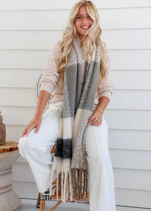 Free Spirit Fluffy Scarf Grey