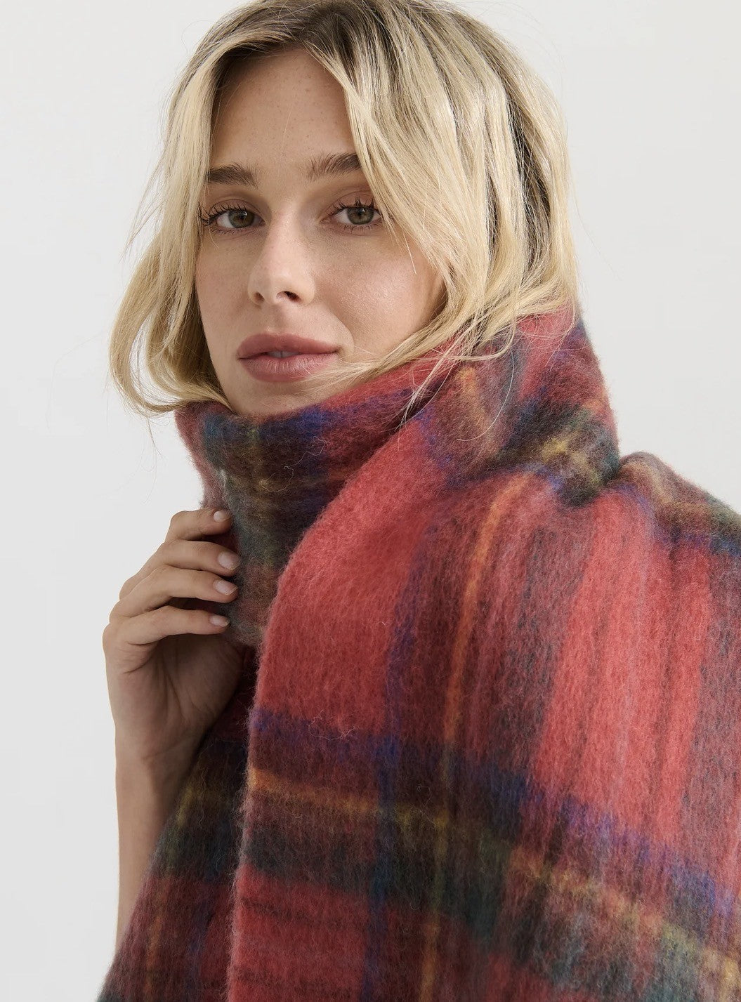 VIVIAN Checkered Fluffy Scarf