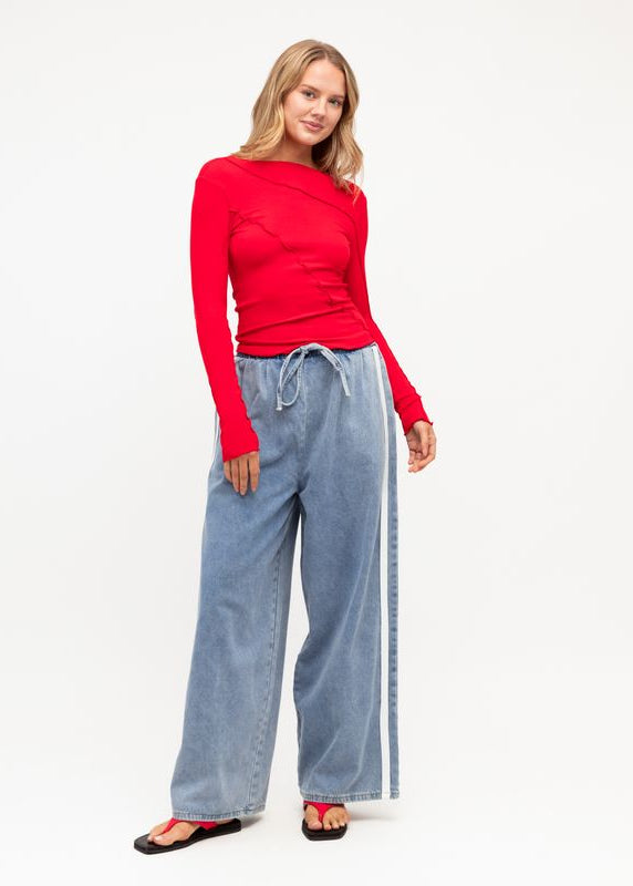 Seams Right Top Red
