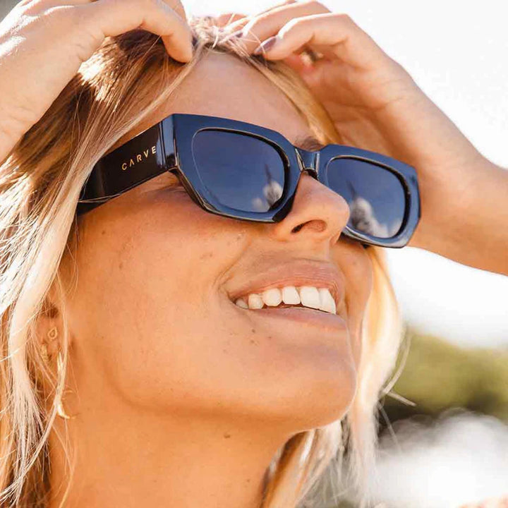 CARVE Vinca Gloss Black - Grey Lens