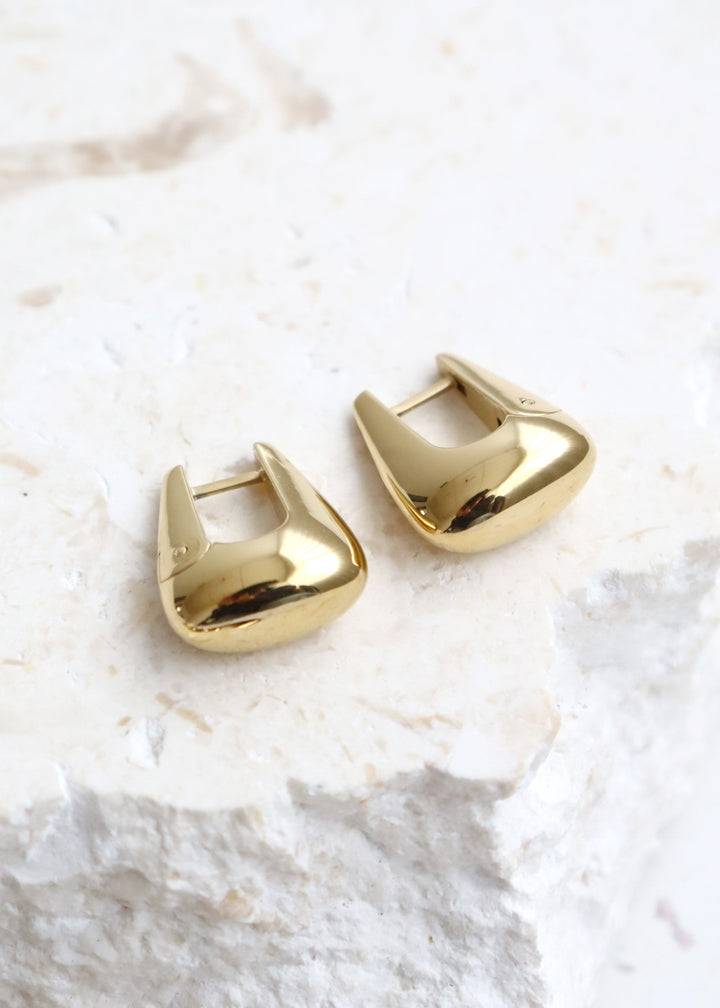 CAPRI EVERYDAY HOOP EARRINGS IN GOLD