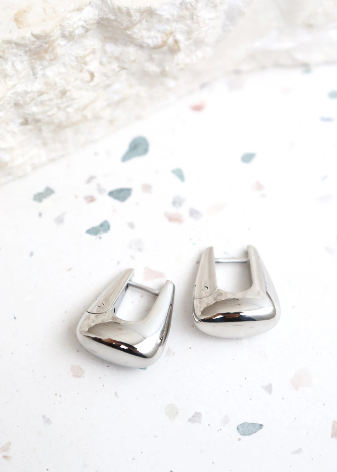 CAPRI EVERYDAY HOOP EARRINGS IN SILVER