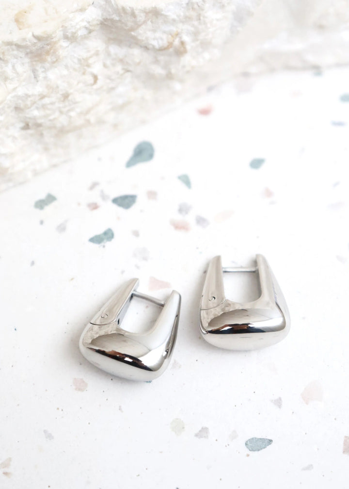 CAPRI EVERYDAY HOOP EARRINGS IN SILVER
