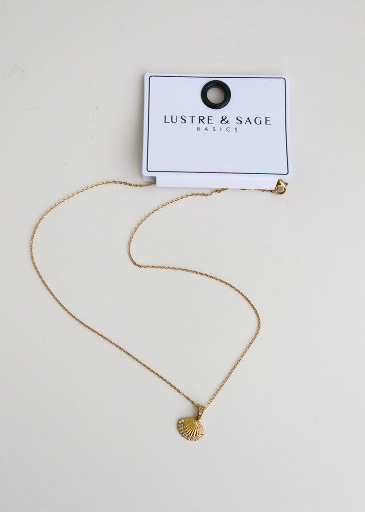 ELARA CLAM SHELL 18K GOLD PLATED NECKLACE