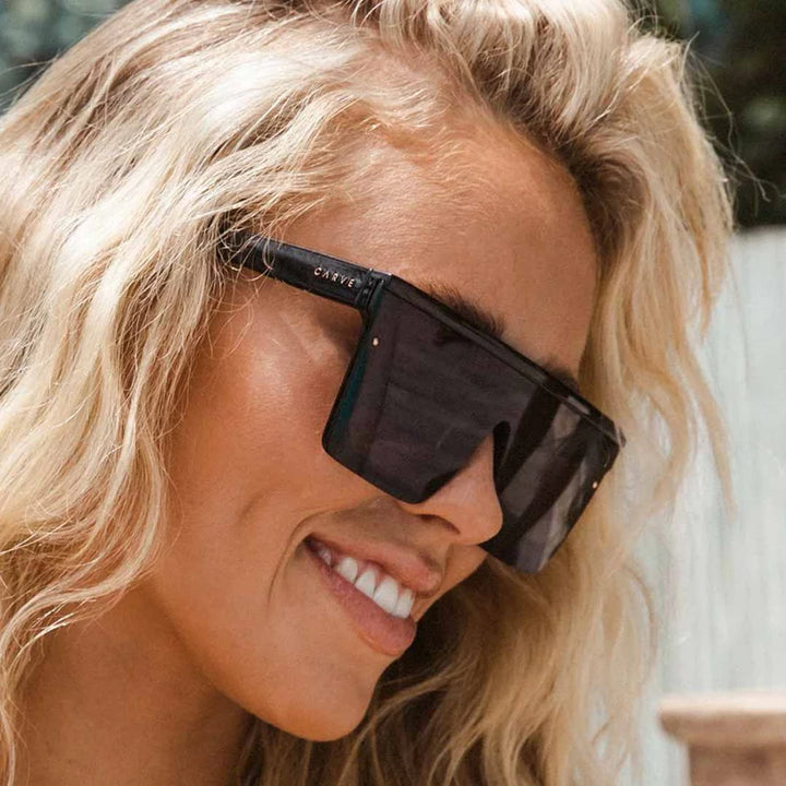 CARVE Muse Gloss Black - Smoke Lens