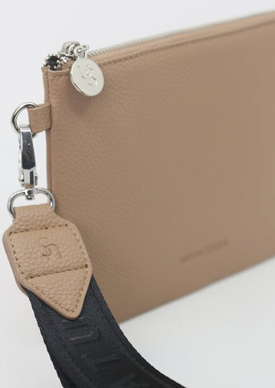 THE KING Webbing Wristlet Pouch Nude