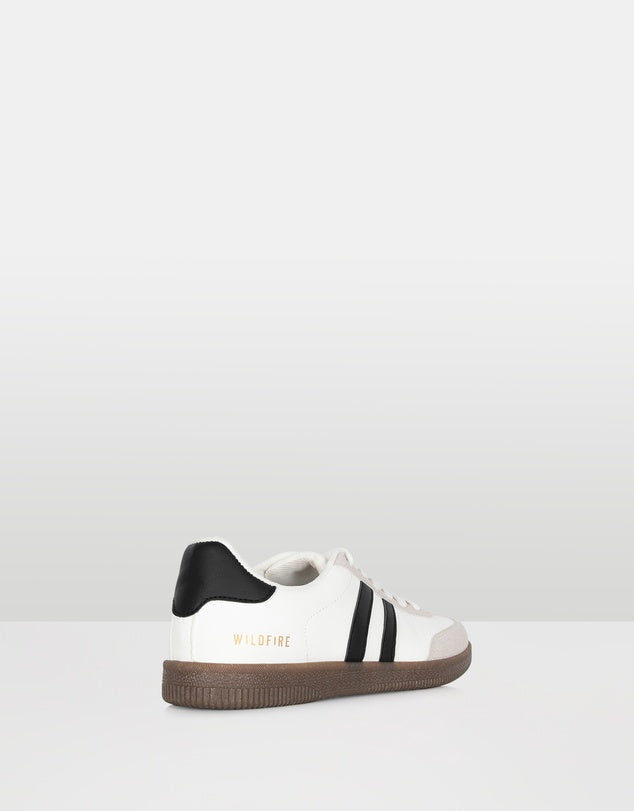 CAPER WHITE/BLACK SNEAKER