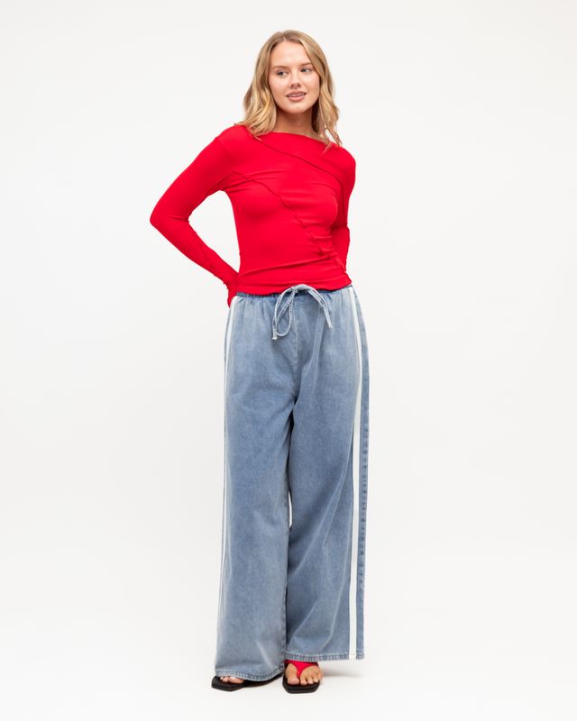 Seams Right Top Red