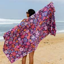 Tall Groovy Daisy Quick Dry Beach Towel